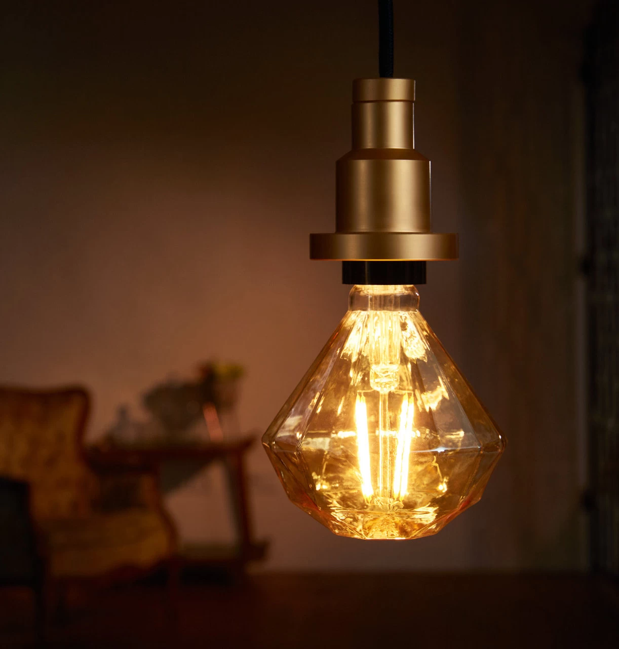 Osram Diamond LED Light Bulb Filament E27 4W (40W Eqv) Extra Warm White 4 Osram Diamond LED Light Bulb Filament E27 4W (40W Eqv) Extra Warm White - Image 2