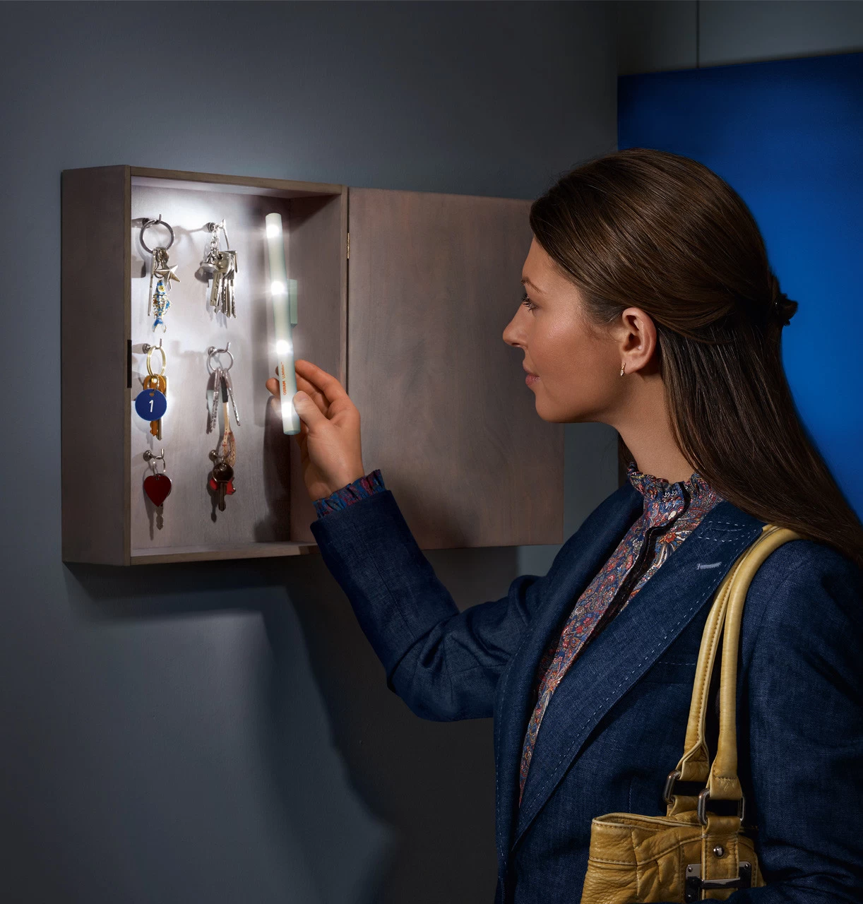 Ledvance LUMIstixx Portable Battery LED Light White 5 Ledvance LUMIstixx Portable Battery LED Light White - Image 3