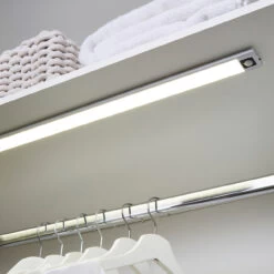 Culina Rechargeable LED 200mm Under Cabinet Light 1W Cool White Opal And Silver -Home Lighting Store CUL 37387 In situ 1 99245.1657639340