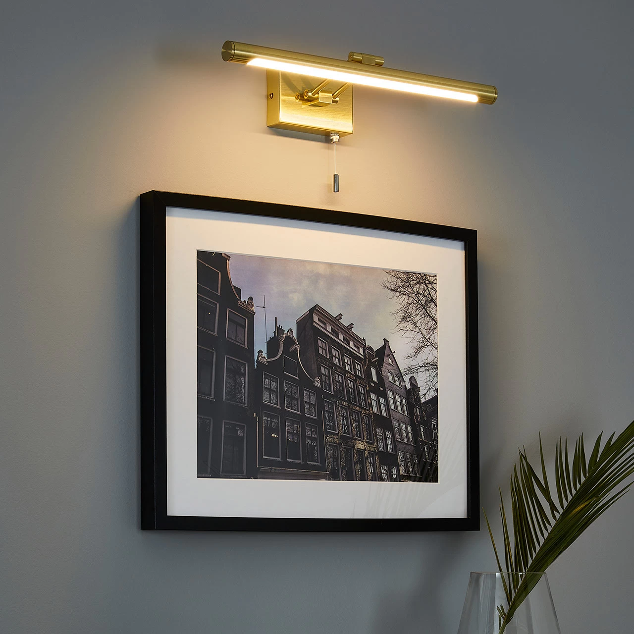 Spa Chai LED Picture/Mirror Light 8W With Pull Switch Warm White Satin Brass 6 Spa Chai LED Picture/Mirror Light 8W With Pull Switch Warm White Satin Brass - Image 4