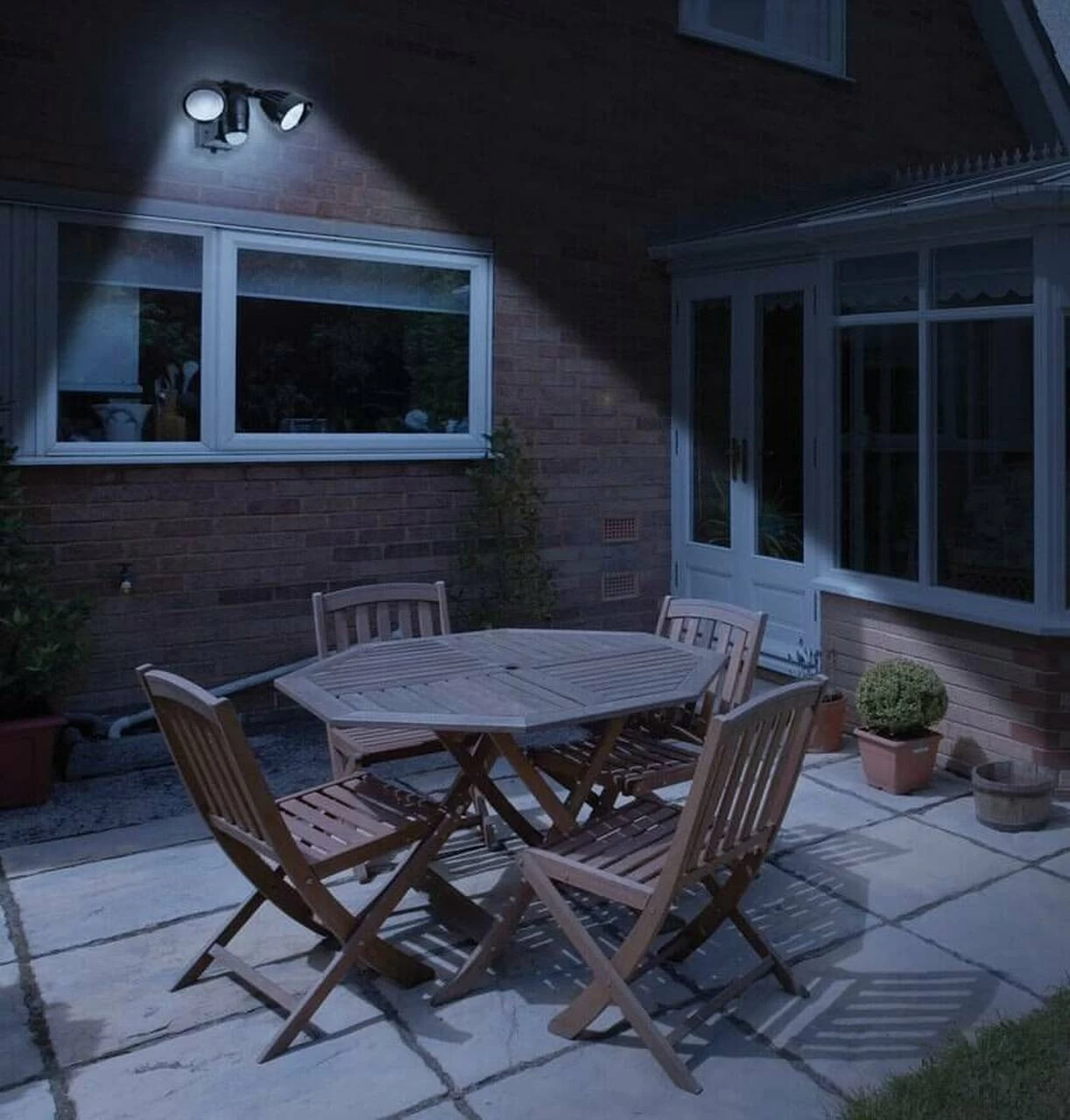 Lyyt Battery Powered Motion Sensor Twin LED Floodlight 10 Lyyt Battery Powered Motion Sensor Twin LED Floodlight - Image 8