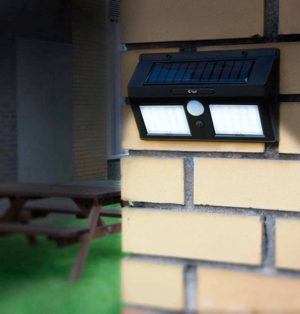 Lyyt LED Security Light 40 LED Solar IP44 Daylight Black 4 Lyyt LED Security Light 40 LED Solar IP44 Daylight Black - Image 2