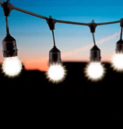 Festoon Light Premium 20m Connectible Outdoor E27 Cool White With 40x LED Golfball Light Bulbs Clear